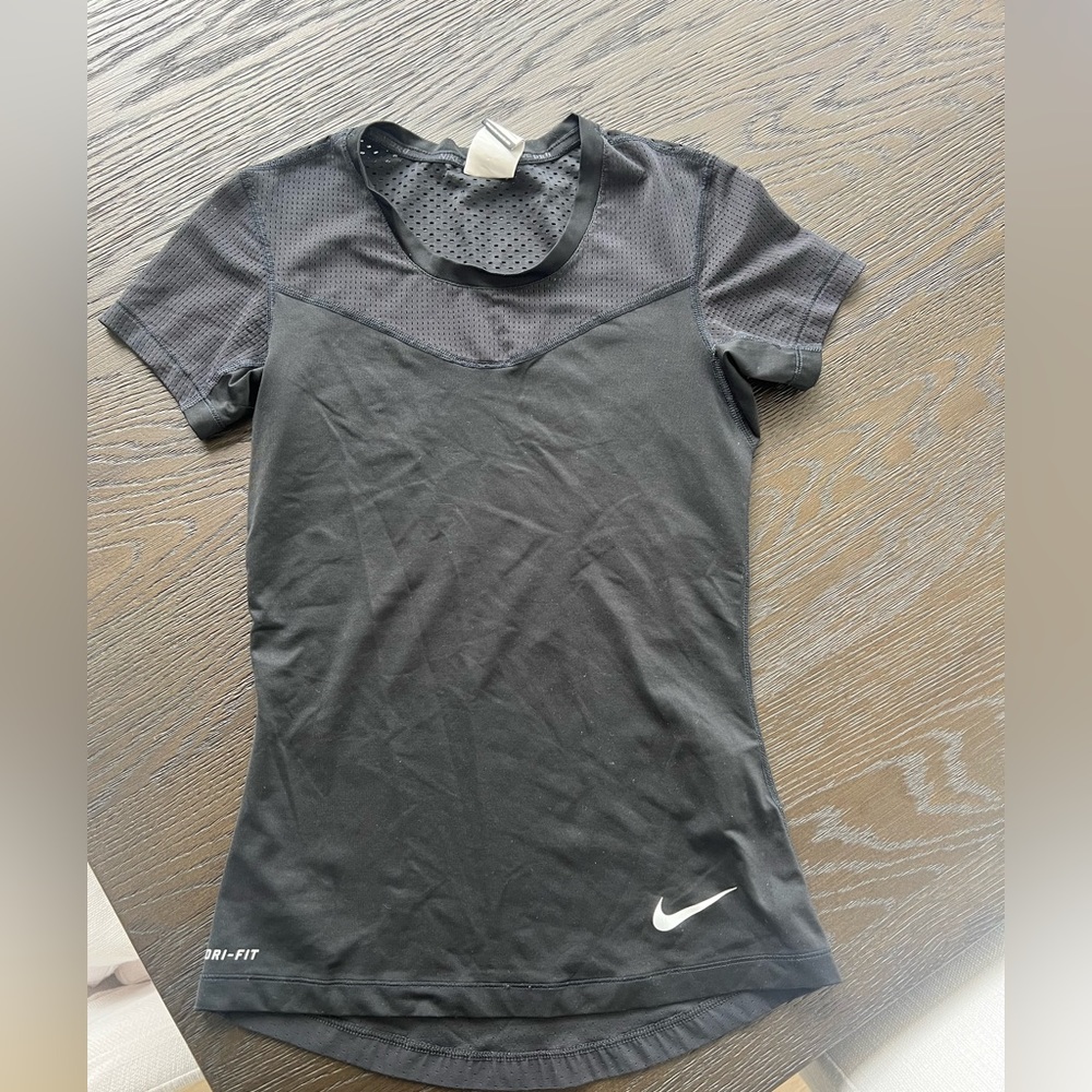 Nike workout top black size xs